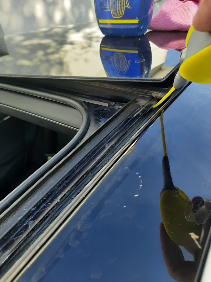 Comment remplacer un joint de vitre de sa voiture ? - WD-40